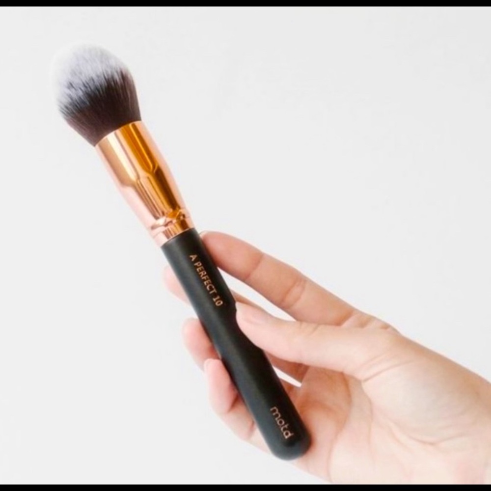 9/$50 MOTD Cosmetics Tapered Face Brush